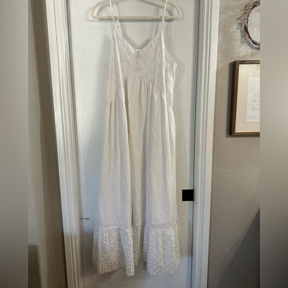 Universal Thread Dresses & Skirts - Universal Thread White Eyelet Maxi Dress with Spaghetti Straps